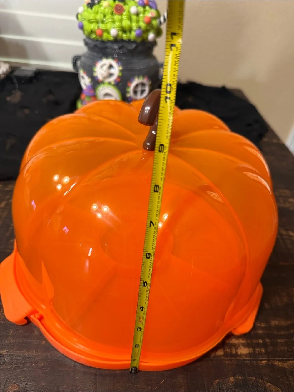 Pumpkin-Shaped Party Cake Carrier - Orange w/ Brown Stem